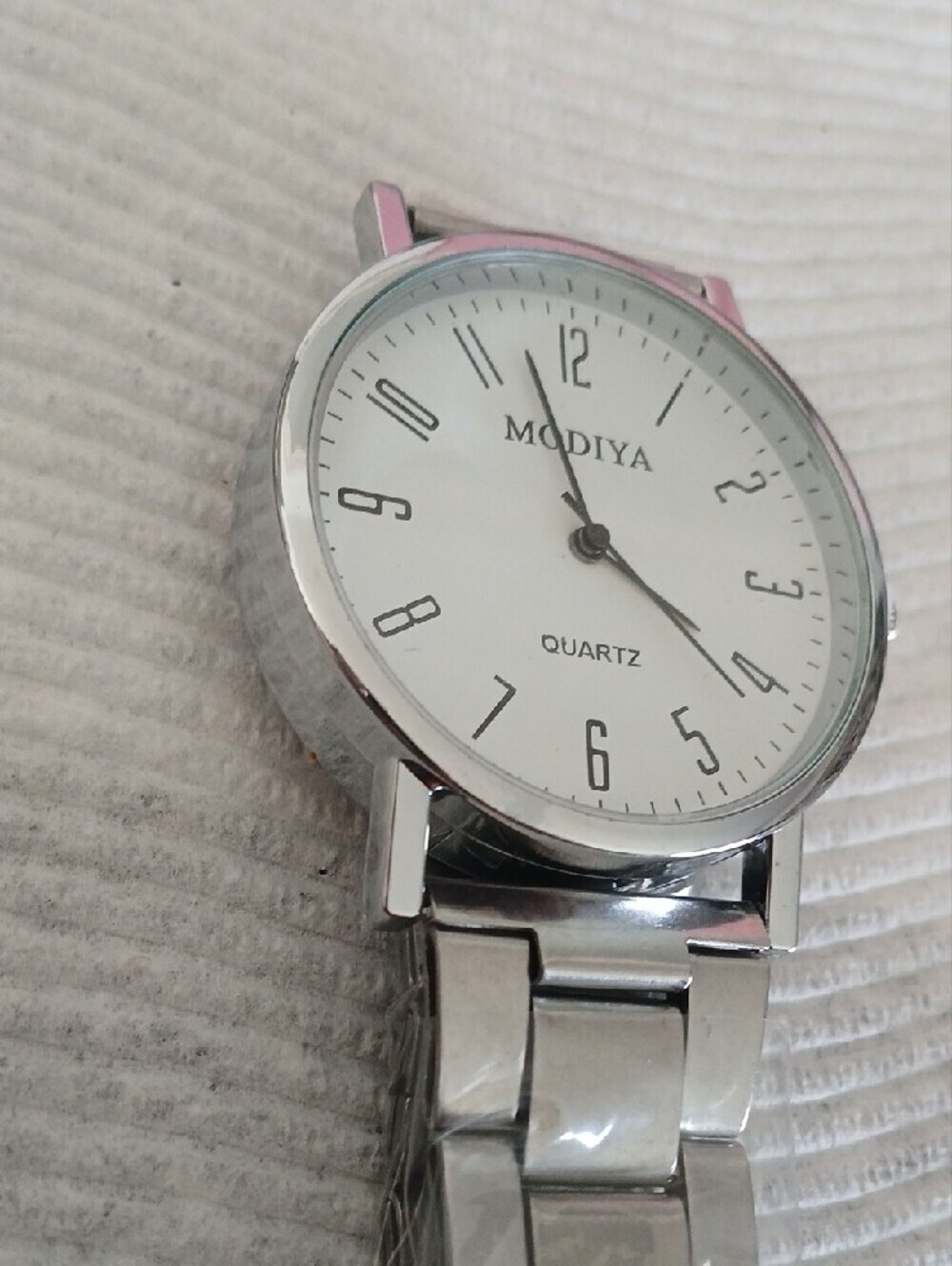Men’s Silver Stainless Steel Quartz Watch - Silver Dial - Picture 5 of 6
